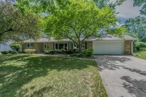 160 Hilltop Dr, Green Bay, WI 54301
