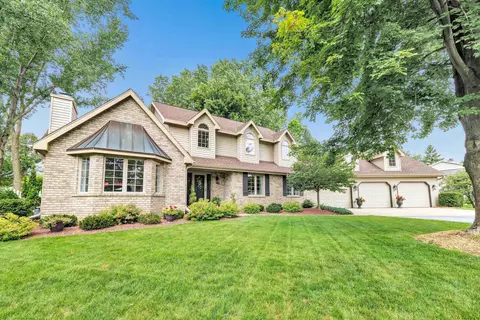 2789 Summerset Cir, Suamico, WI 54173