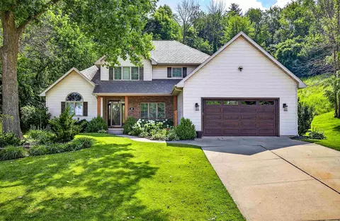 30 Eagles Ct, Kaukauna, WI 54130