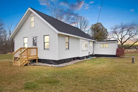 6076 Chestnut Rd, Oconto Falls, WI 54154