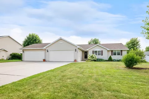 2856 Aquarius Rd, Green Bay, WI 54311