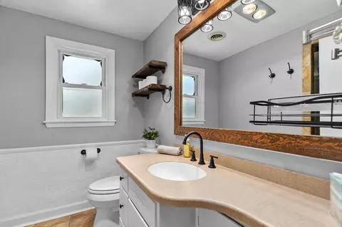 1107 N Gillett St, Appleton, WI 54914 photo 23