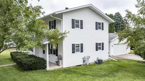 206 S Pine St, Weyauwega, WI 54983