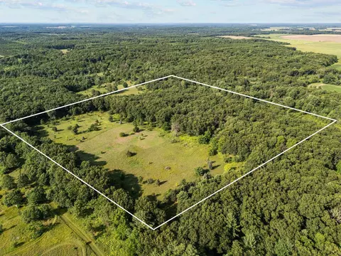 12 Th Ave, Deerfield, WI 54982
