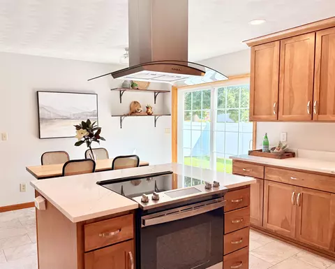 Kitchen - 53 Weatherstone Dr, Appleton, WI 54914 photo 2 of 2