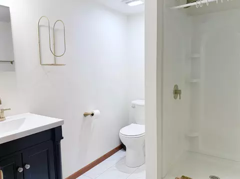 Bath - 53 Weatherstone Dr, Appleton, WI 54914 photo 3 of 3