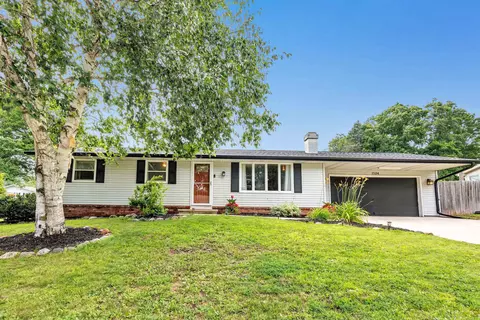 1524 Rosalie Ln, Green Bay, WI 54304