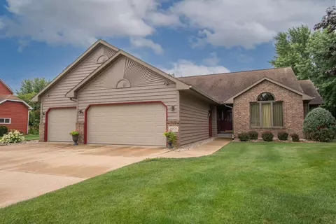 3009 Woodridge Dr, Oshkosh, WI 54904