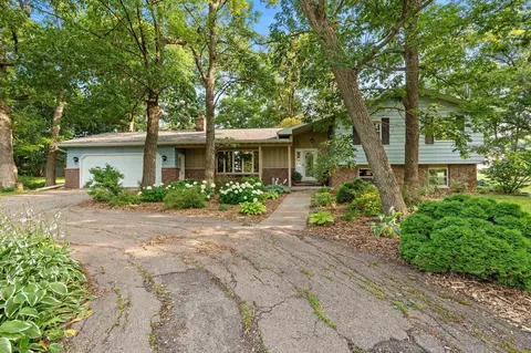 1985 Clairville Rd, Oshkosh, WI 54904