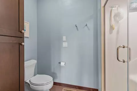 Bath - 4803 N Canvasback Cir, Appleton, WI 54913 photo 4 of 5