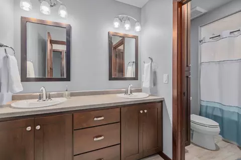 Bath - 4803 N Canvasback Cir, Appleton, WI 54913 photo 5 of 5