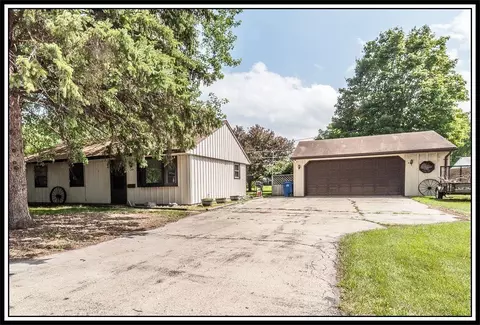 1285 Glenview Dr, Neenah, WI 54956