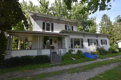 330 Jefferson Ave, Omro, WI 54963