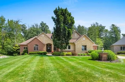 1110 Folkestone Dr, Green Bay, WI 54313