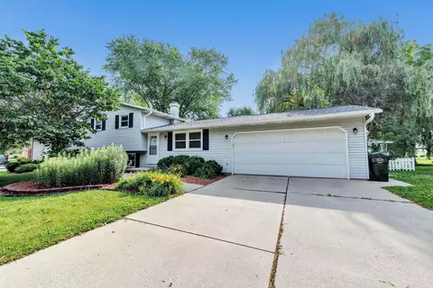 1187 Robin St, De Pere, WI 54115