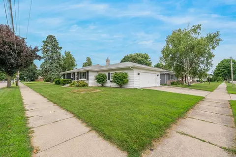 Exterior - 1900 N Mason St, Appleton, WI 54914 photo 5 of 8