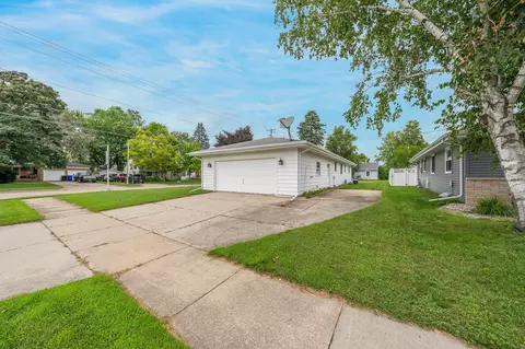 Exterior - 1900 N Mason St, Appleton, WI 54914 photo 4 of 8
