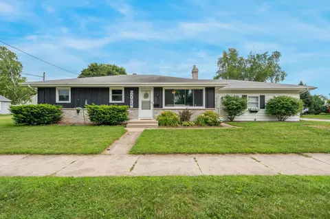 Exterior - 1900 N Mason St, Appleton, WI 54914 photo 7 of 8