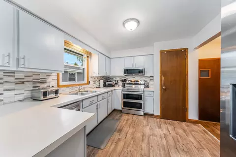 Kitchen - 1900 N Mason St, Appleton, WI 54914 photo 4 of 4