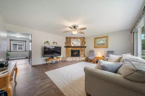 Living - 1900 N Mason St, Appleton, WI 54914 photo 3 of 4