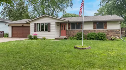 1725 Arnold Dr, Green Bay, WI 54304