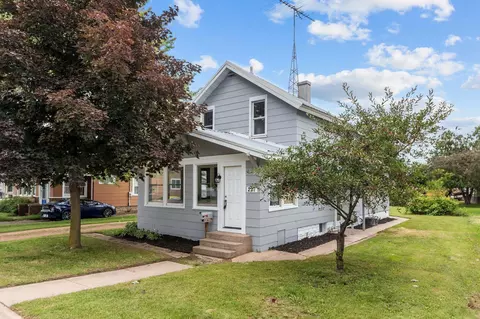 227 S Main St, Clintonville, WI 54929