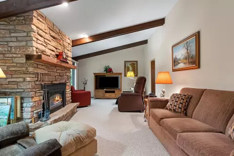 Living - w5825 County Road O, Appleton, WI 54913 photo 2 of 5