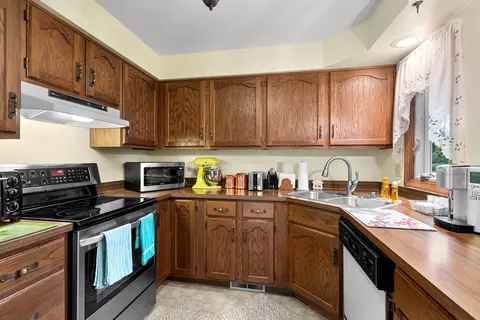 Kitchen - w5825 County Road O, Appleton, WI 54913 photo 3 of 4