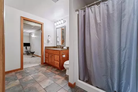 Bath - 228 E Thornbrook Ln, Appleton, WI 54913 photo 6 of 7