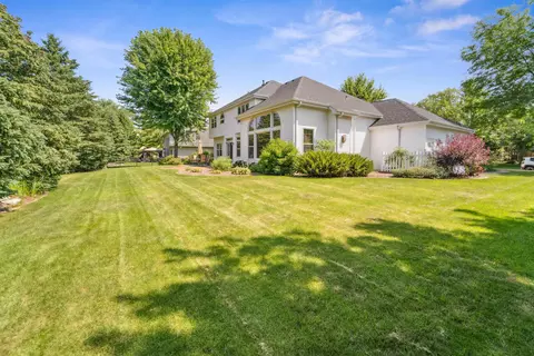 Exterior - 228 E Thornbrook Ln, Appleton, WI 54913 photo 2 of 5