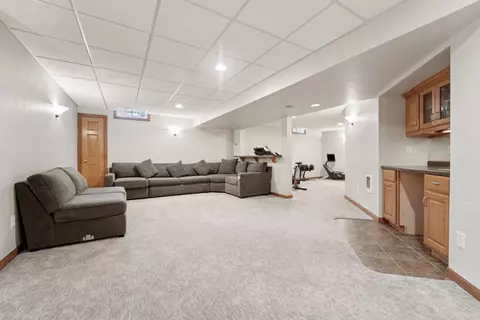 Living - 228 E Thornbrook Ln, Appleton, WI 54913 photo 7 of 8
