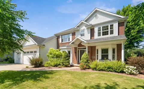 228 E Thornbrook Ln, Appleton, WI 54913