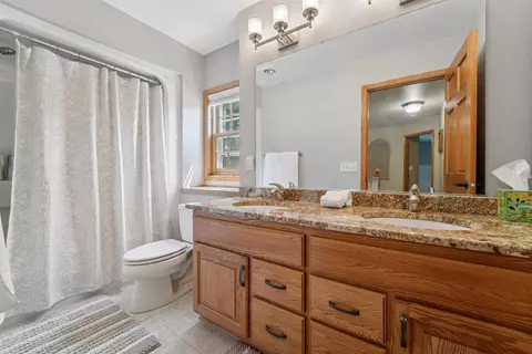 Bath - 228 E Thornbrook Ln, Appleton, WI 54913 photo 5 of 7