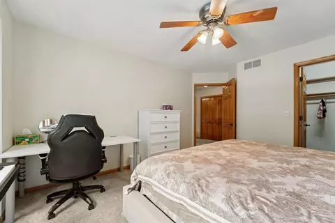 Bedroom - 228 E Thornbrook Ln, Appleton, WI 54913 photo 3 of 4