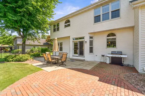 Exterior - 228 E Thornbrook Ln, Appleton, WI 54913 photo 3 of 5