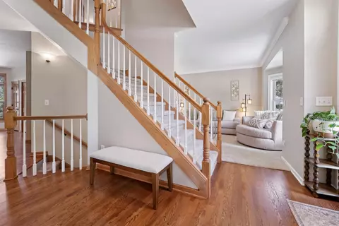 Entry Way - 228 E Thornbrook Ln, Appleton, WI 54913 photo 2 of 3