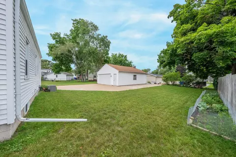 Exterior - 1518 E Harriet St, Appleton, WI 54915 photo 5 of 6