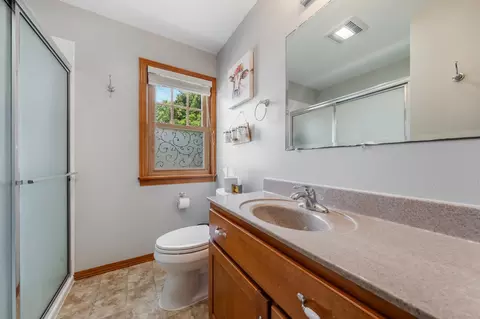 Bath - 1518 E Harriet St, Appleton, WI 54915 photo 2 of 3