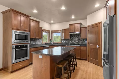 Kitchen - 6630 N Headwall Cir, Appleton, WI 54913 photo 1 of 6