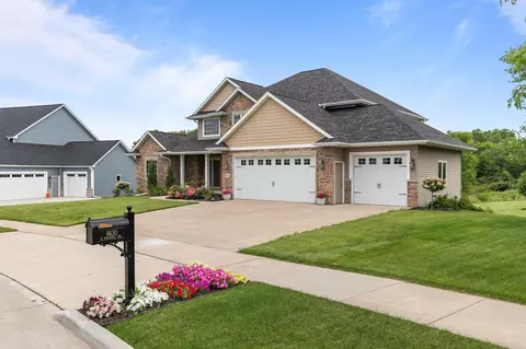 Exterior - 6630 N Headwall Cir, Appleton, WI 54913 photo 3 of 10