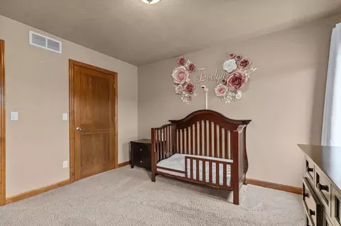 Bedroom - 6630 N Headwall Cir, Appleton, WI 54913 photo 6 of 10