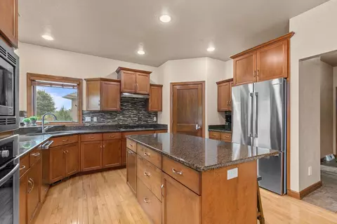 Kitchen - 6630 N Headwall Cir, Appleton, WI 54913 photo 2 of 6