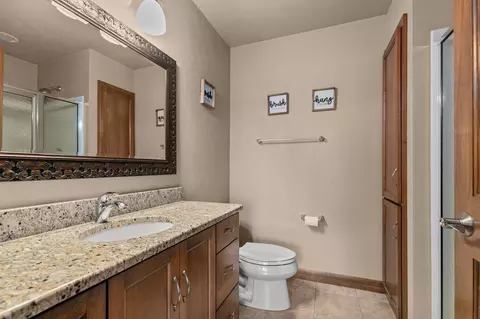 Bath - 6630 N Headwall Cir, Appleton, WI 54913 photo 7 of 10