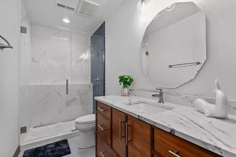 Bath - 6630 N Headwall Cir, Appleton, WI 54913 photo 9 of 10