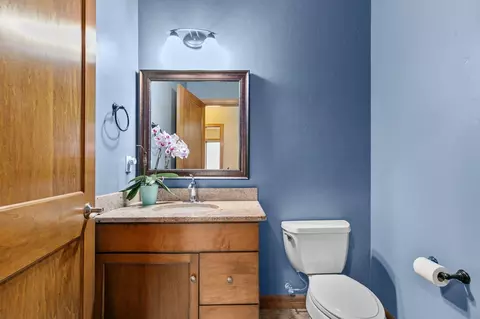 Bath - 6630 N Headwall Cir, Appleton, WI 54913 photo 6 of 10