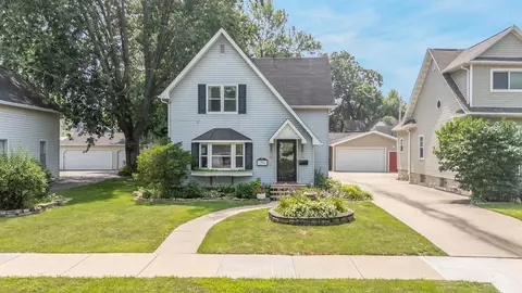 711 Nicolet Blvd, Neenah, WI 54956