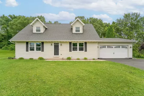 n8095 Rolling Hills Drive, Fond Du Lac, WI 54937