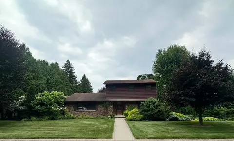 2564 Edgewood Ln, Green Bay, WI 54302