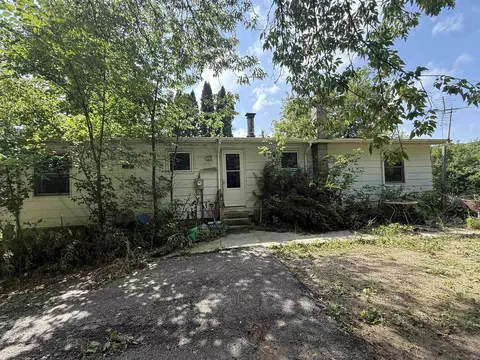 8018 Town Hall Rd, Kewaskum, WI 53040