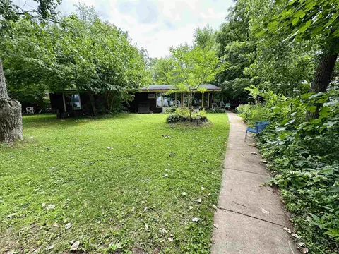 6869 Sunset Trl, Winneconne, WI 54986